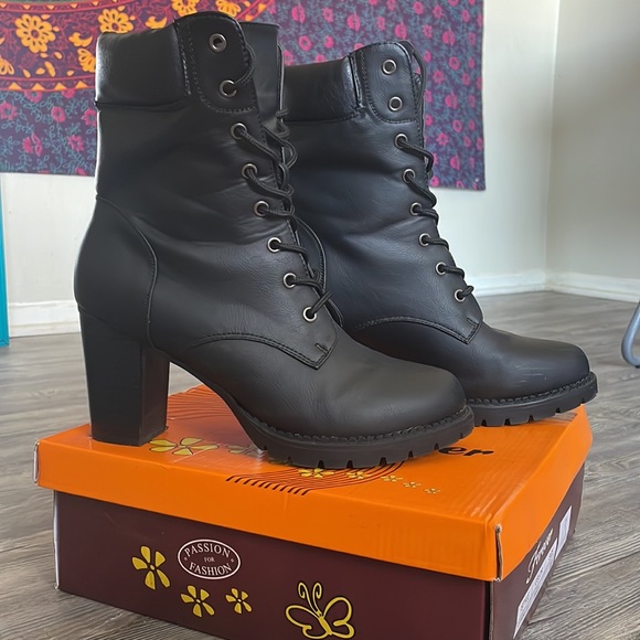 Heeled Boots - Picture 4 of 4